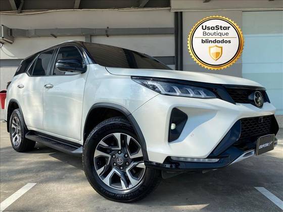 TOYOTA HILUX SW4 2.8 D-4D TURBO DIESEL DIAMOND 7L 4X4 AUTOMÁTICO TOYOTA HILUX SW4 2.8 D-4D TURBO DIESEL DIAMOND 7L 4X4 AUTOMÁTICO